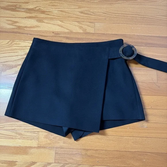 Zara Dark Black Wrap Skort with Tortoiseshell Buckle Sz. L - Picture 2 of 6